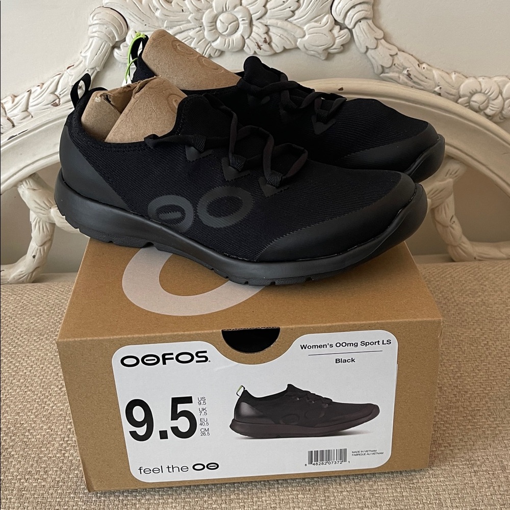 OOFOS women Black Lace-Up Recovery Sneakers - Picture 4 of 5